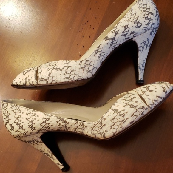 STUART Weitzman Snakeskin Peep Toe Heels 7.5 EUC - Picture 3 of 9